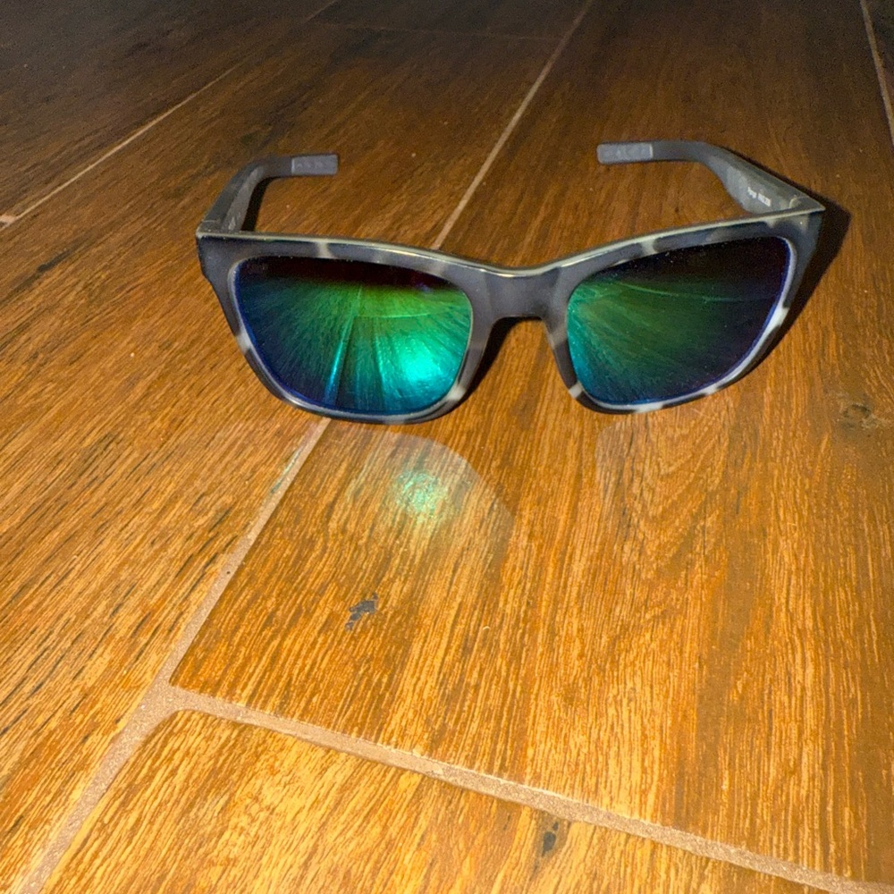 Women’s costa panga sun glasses